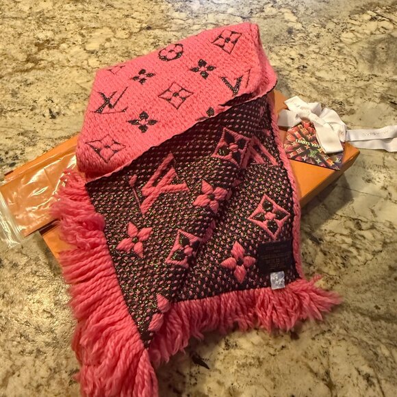 Authentic Louis Vuitton Logomania Scarf Pink Plume Monogram - Picture 1 of 6